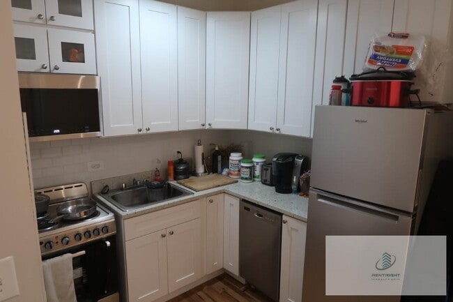 Building Photo - 4526 N Sheridan Rd