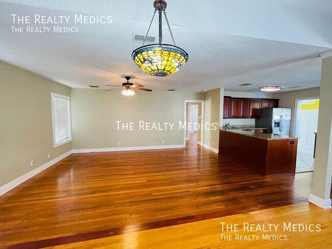 Foto del edificio - 1332 W Princeton St