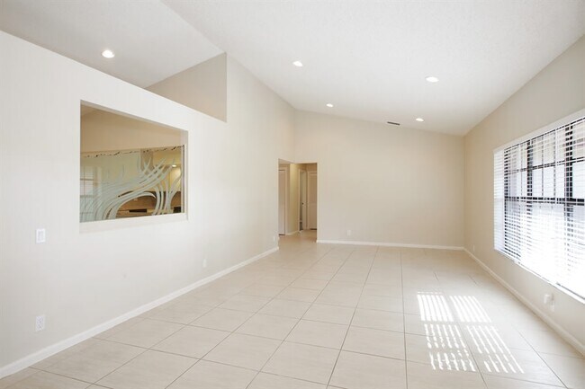 Foto del edificio - 11033 NW 2nd St
