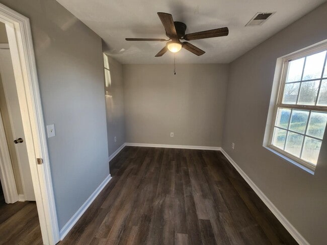 Building Photo - 132 Cardinal Dr