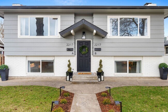 Building Photo - Cozy 2B/1B Unit A I Near Gonzaga/WSU/EWU &...