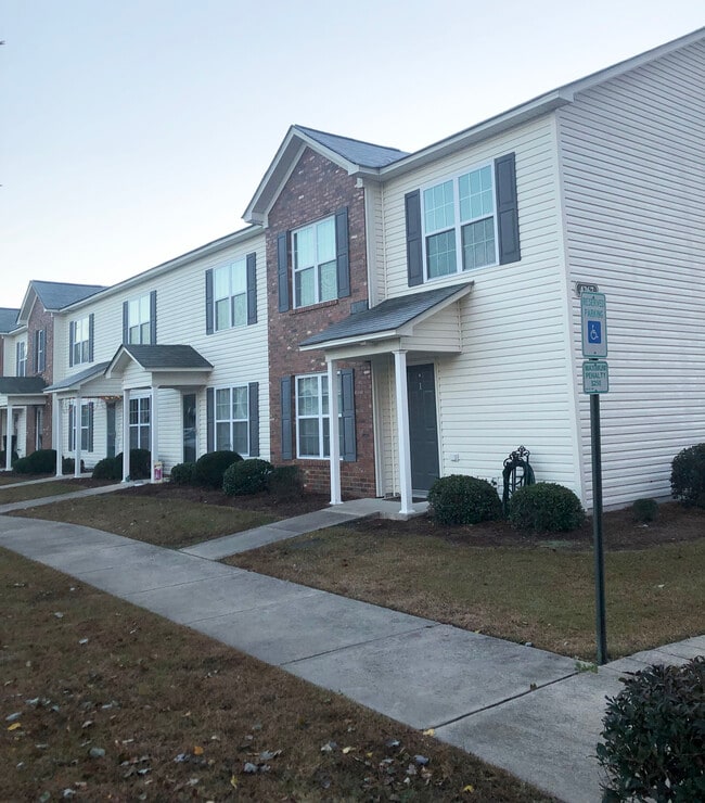 4267 Dudleys Grant Dr, Winterville, NC 28590 Townhome Rentals in