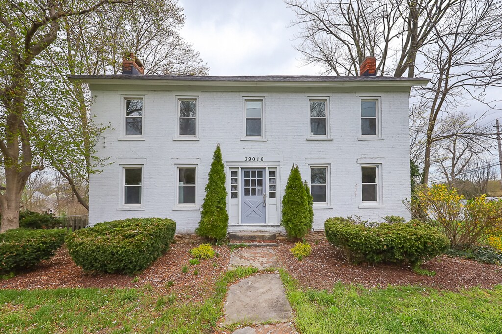 Primary Photo - 39016 Detroit Rd
