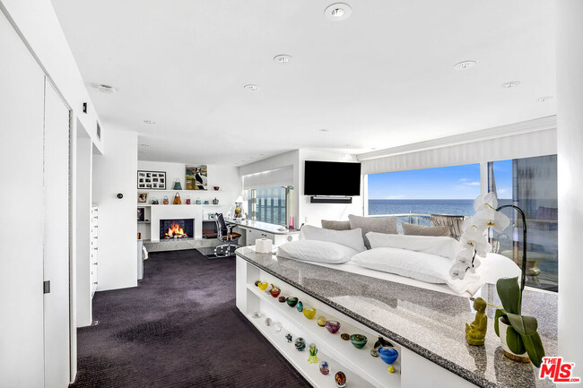 Building Photo - 26940 Malibu Cove Colony Dr