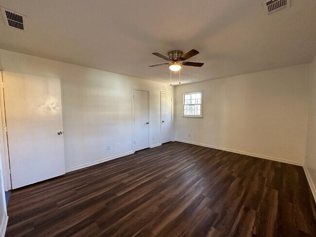 Foto del edificio - Fully Renovated 2 Bedroom 2 Bath Duplex in Stone Mountain