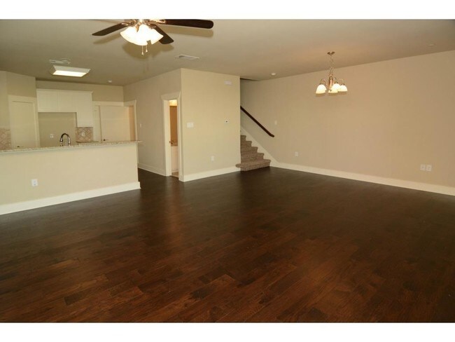 Building Photo - 309 S Kealy Ave