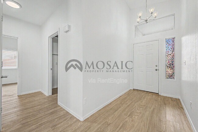 Foto del edificio - 2441 W Indigo Dr