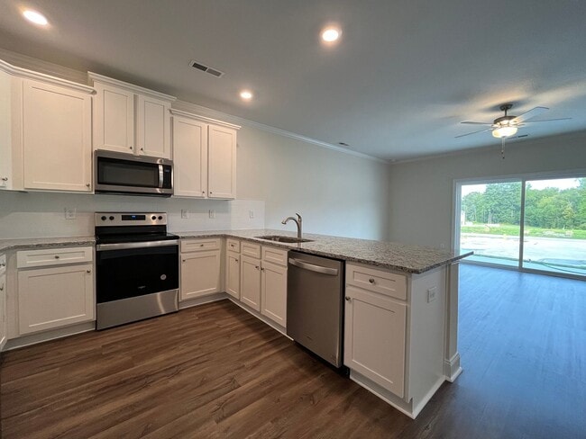 Building Photo - Stunning 3BD, 2.5BA Raleigh Townhome with ...