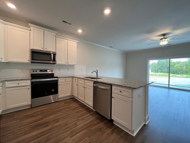 Foto del edificio - Stunning 3BD, 2.5BA Raleigh Townhome with ...