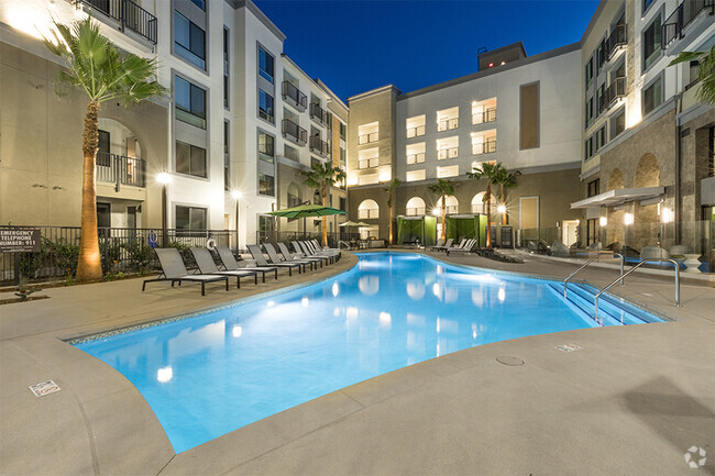 Our resort-style pool features cabanas, outdoor kitchen and spa - Joule La Floresta