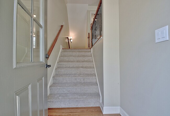 Building Photo - 611 Lexington Village