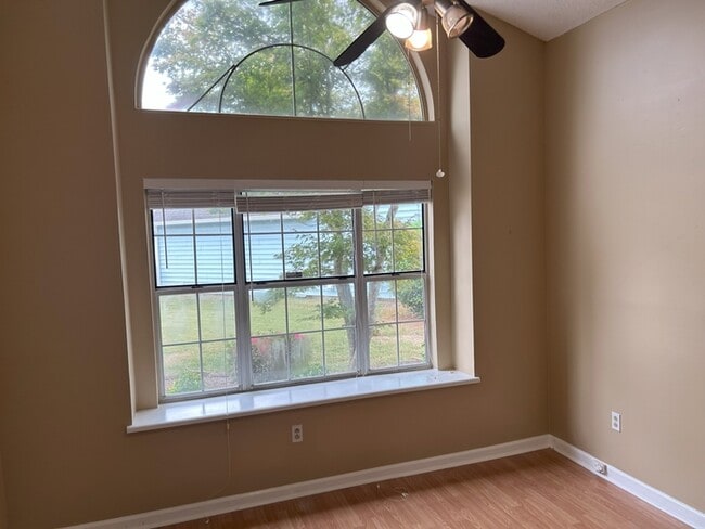 Foto del edificio - 118 Millstone Ln