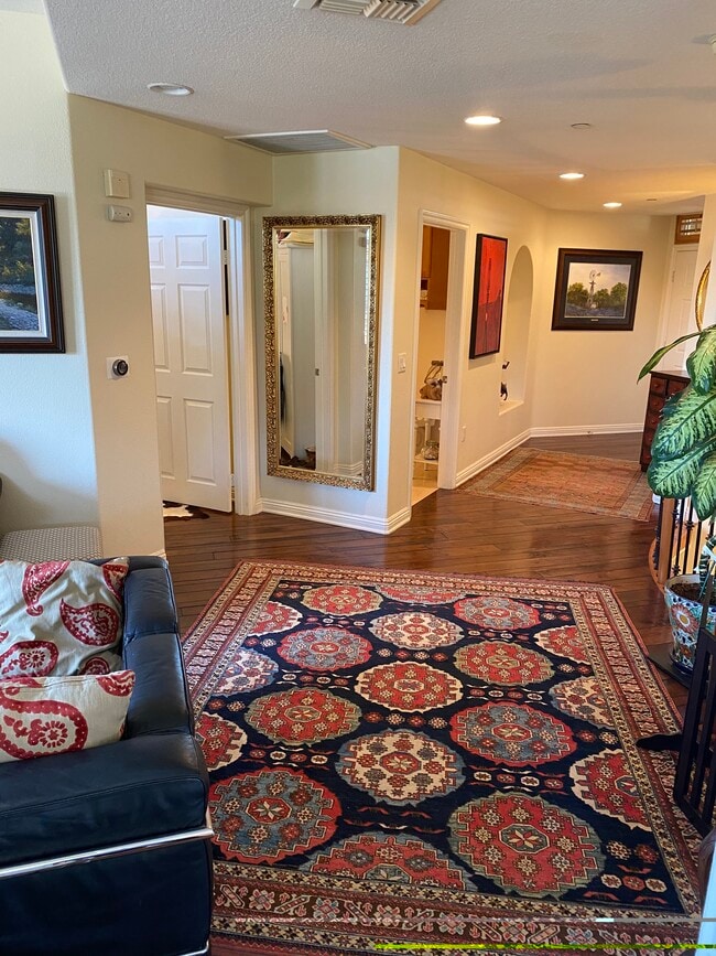 Foto del edificio - 5831 Seawalk Dr