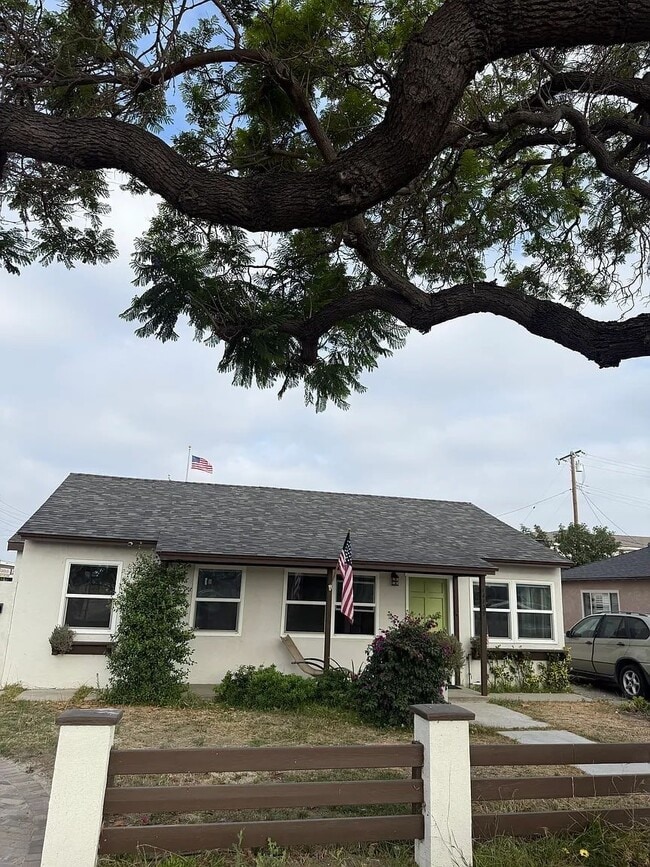 Foto del edificio - 14139 Crossdale Ave