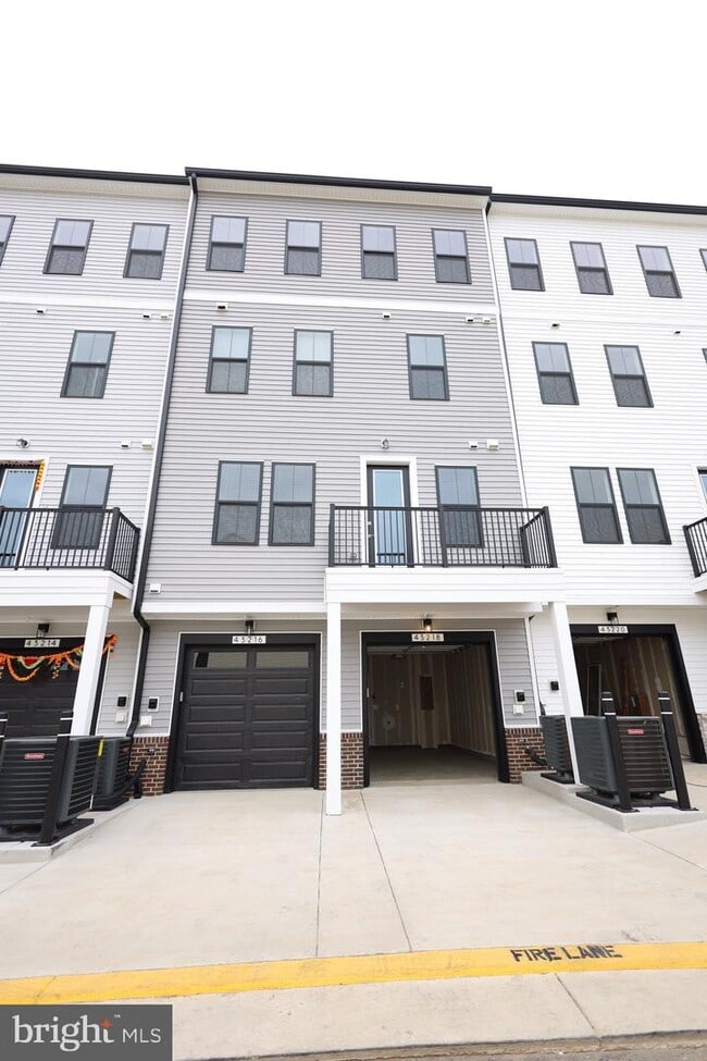 43218 Farringdon Sq, Ashburn, VA 20148 Townhouse for Rent in Ashburn