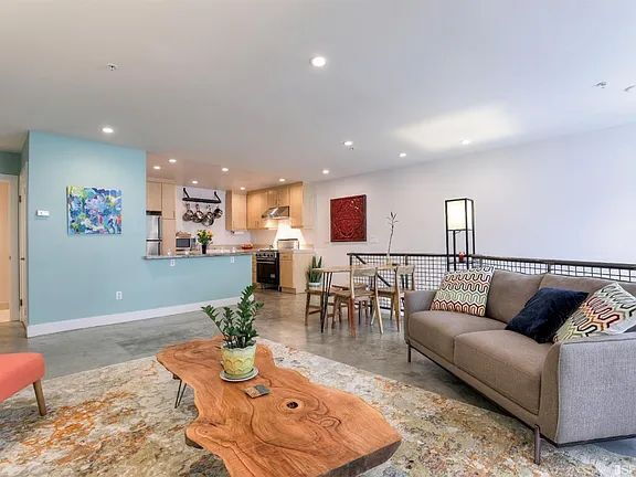 Foto del edificio - "Spacious 1-Bed, 2-Bath Gem in San Francisco's Heart – Your Urban Sanctuary Awaits!"