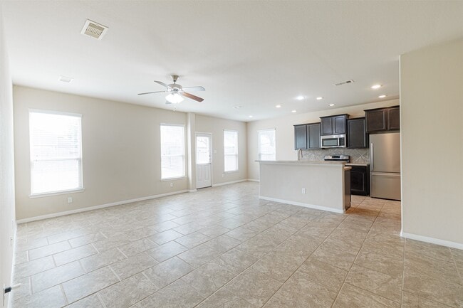 Building Photo - 25322 Saddlebrook Ranch Dr