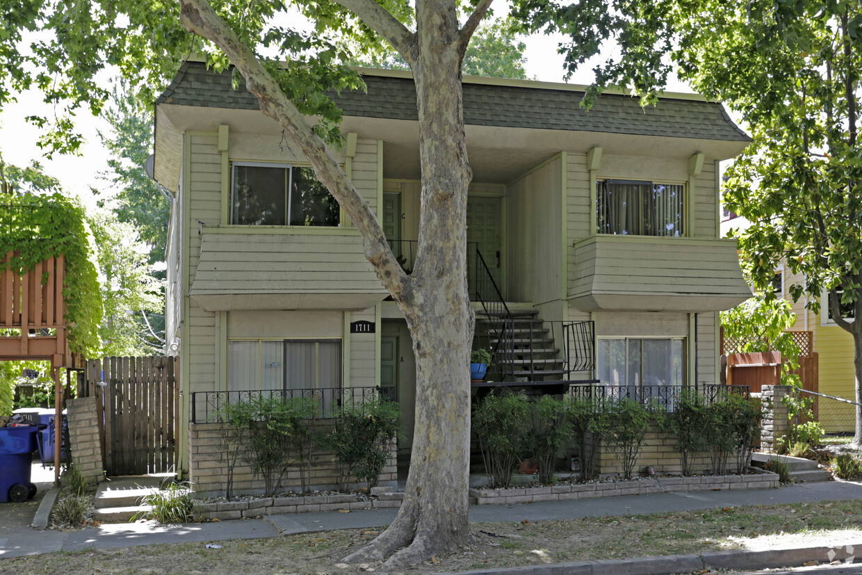 Building Photo - 1711 27th St