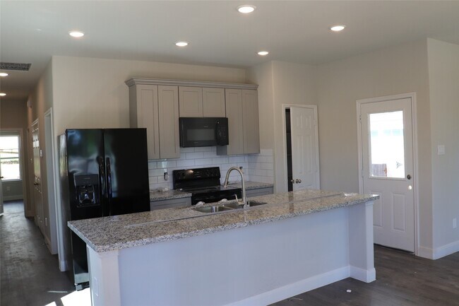 Foto del edificio - 16890 Glenheath St