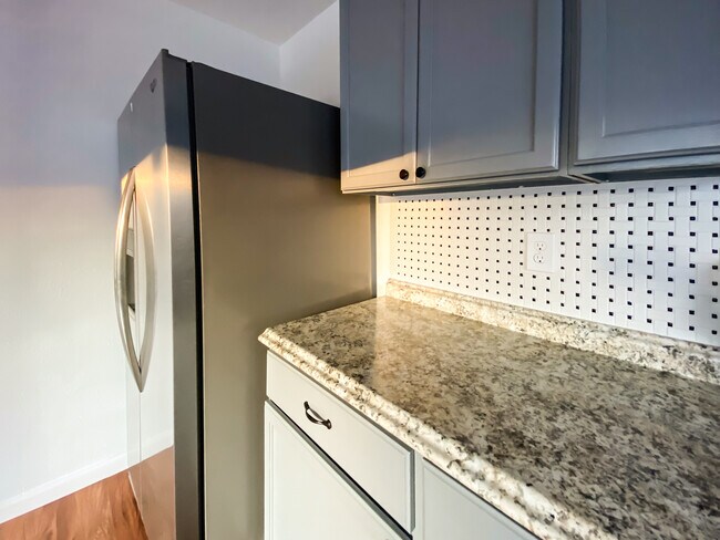 New tile backsplash installed - 5002 Sage Kenton