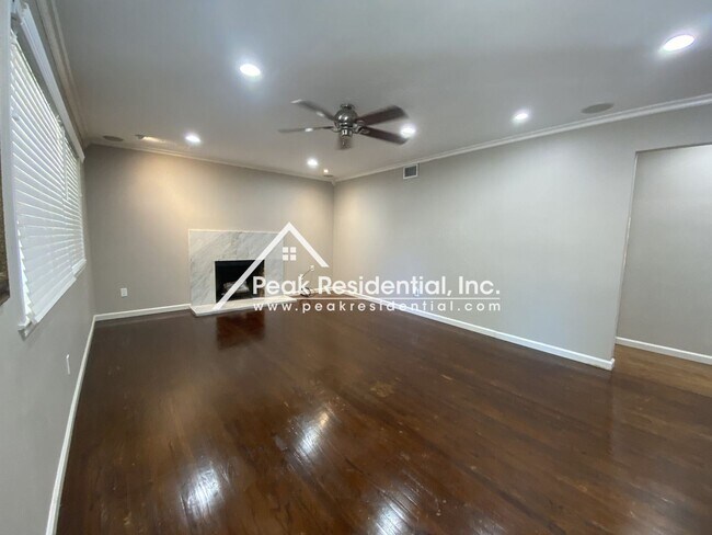 Foto del edificio - 3 br, 2.5 bath House - 8053 Dorian Way