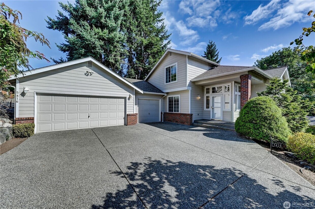 Foto principal - ? Stunning 4BR/3.5BA Home in Lake Forest P...