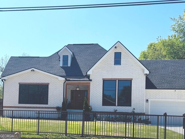 Building Photo - 1774 Vesta Ave