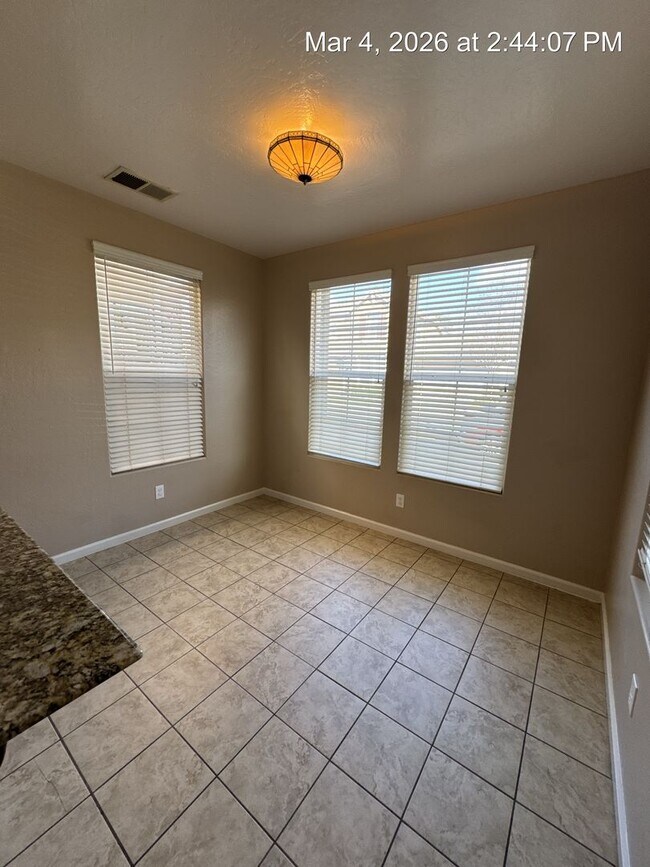 Foto del edificio - Gorgeous NW Visalia home located in Avalon gated community!  Available Now !!