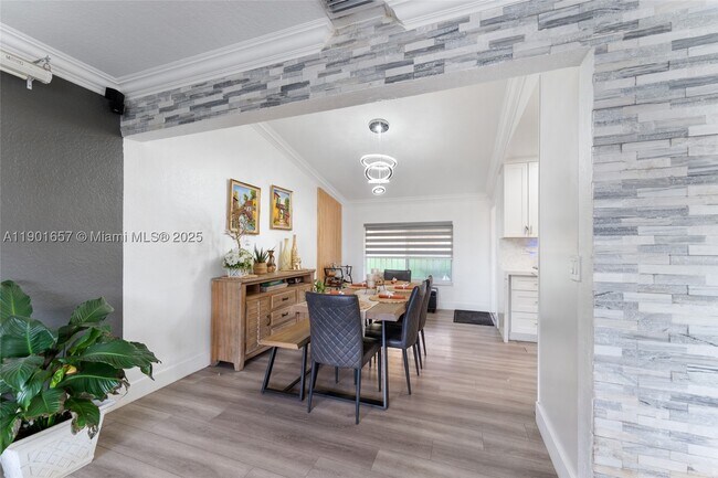 Foto del edificio - 820 SW 17th Ave