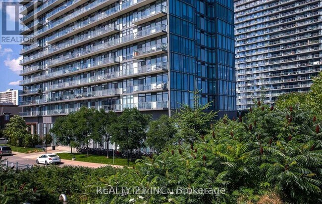 Building Photo - 105 The Queensway