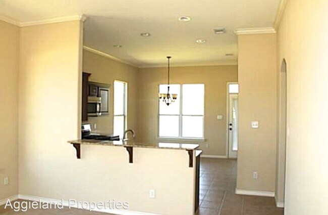 Foto del edificio - 3 br, 2 bath House - 4304 Addison Ct