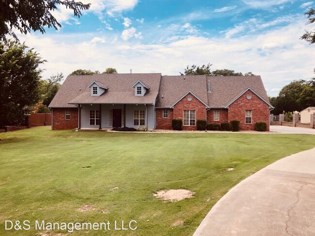 Building Photo - 4 br, 3 bath House - 4205 S. Telephone Road