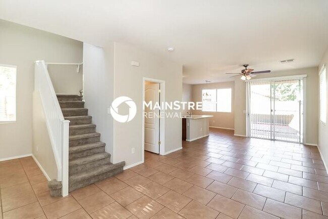 Foto del edificio - 4 Bedroom Pet-Friendly Home in Tolleson, AZ with Main Street Renewal