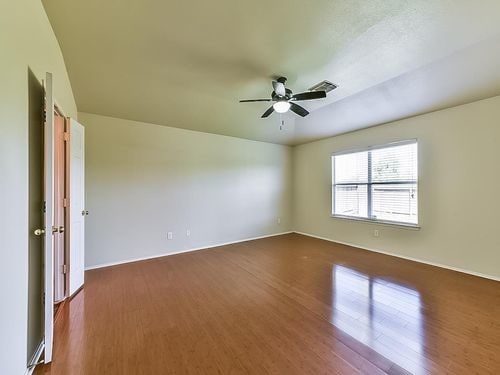 Foto del edificio - 24530 Lakecrest Village Dr