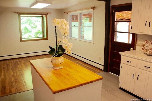 Foto del edificio - 371 Hammertown Rd