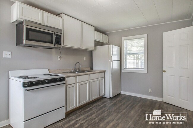 Building Photo - 802 Burdette St