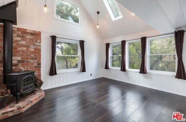 Building Photo - 638 N Topanga Canyon Blvd