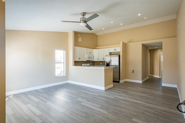 Foto del edificio - 1025 Clovercrest Rd