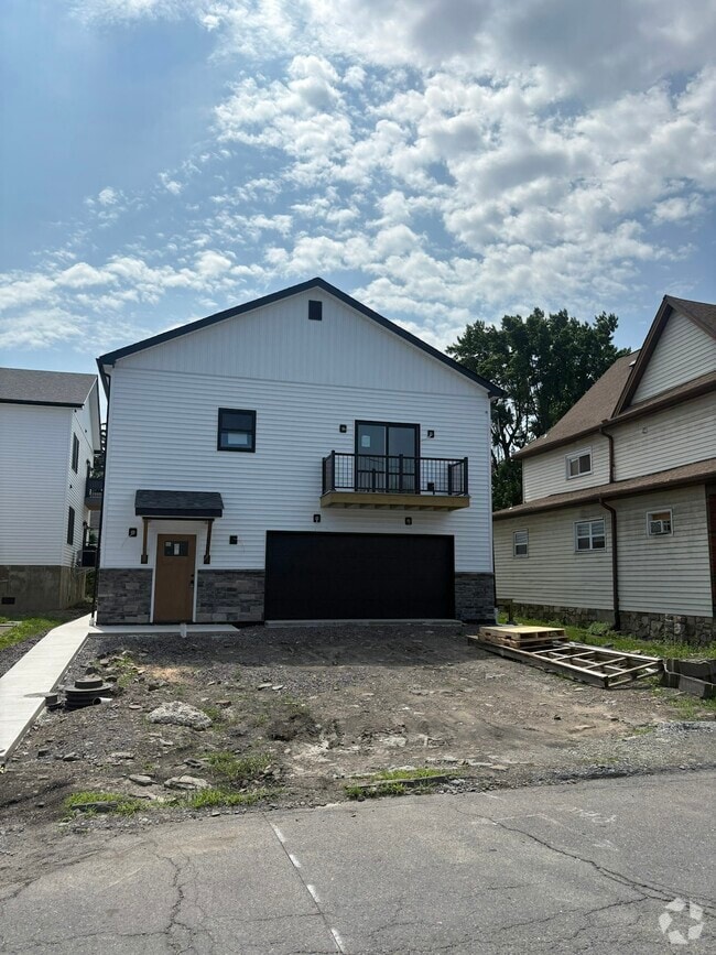 Building Photo - 1109 S Webster Ave