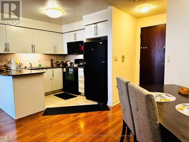 Photo du bâtiment - 310-1310 Burnhamthorpe Rd W