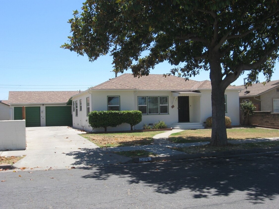 Building Photo - 412 W El Camino St
