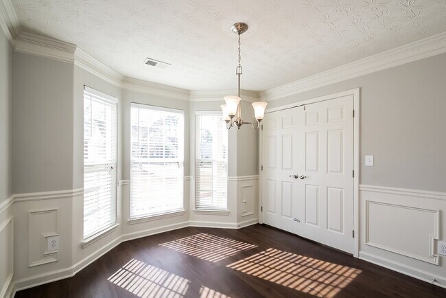 Building Photo - 772 Mesa Rd