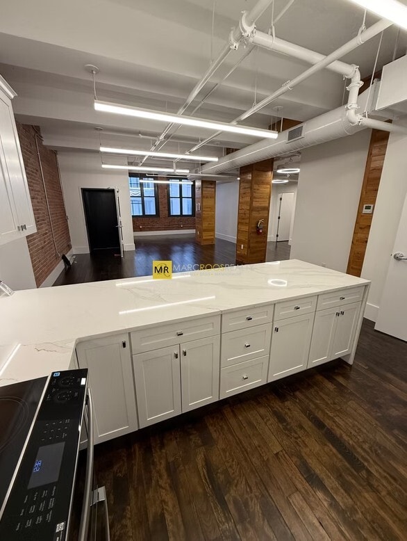 Building Photo - 190 High St