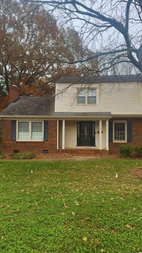 Primary Photo - Available Now! Four bedroom 2.5 Bathroom!!