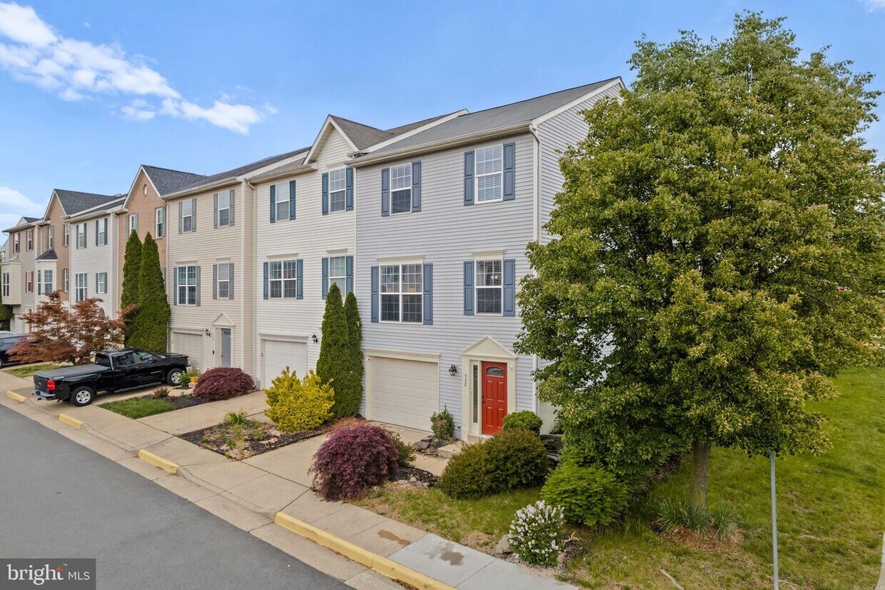 532 Tuliptree Square NE, Leesburg, VA 20176 Townhome Rentals in Leesburg VA