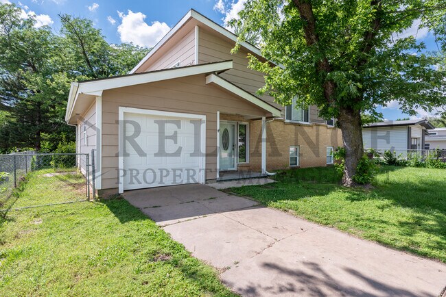 Building Photo - 533 South Westview Drive