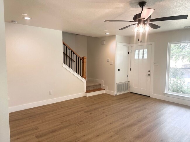 Foto del edificio - 1103 E Austin Ave