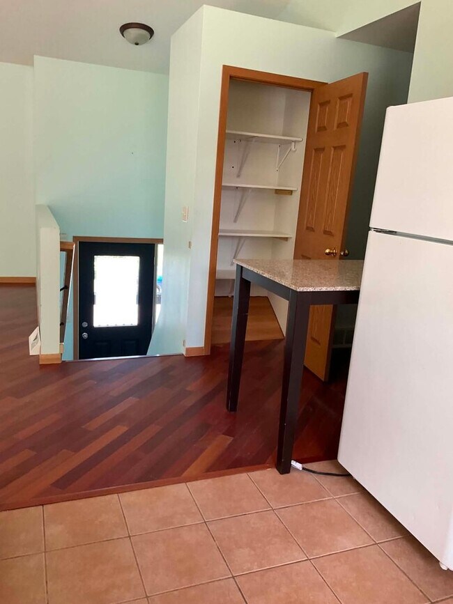 Building Photo - Updated 3BR Home with Fenced Yard – Outside Marquette