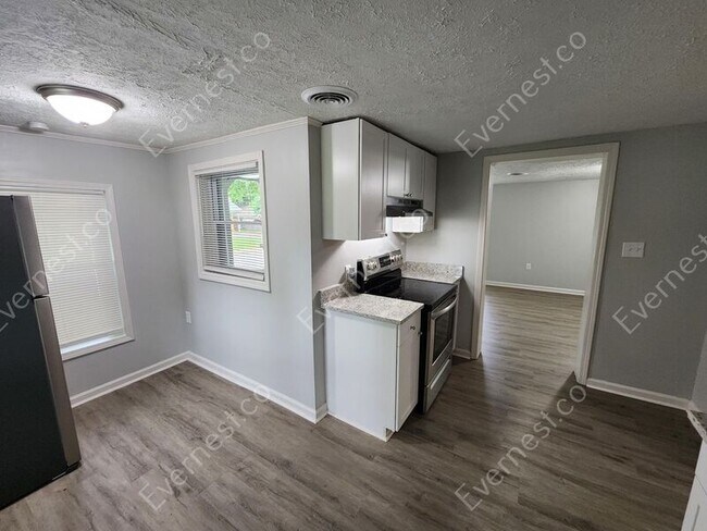 Building Photo - 908 Davis St