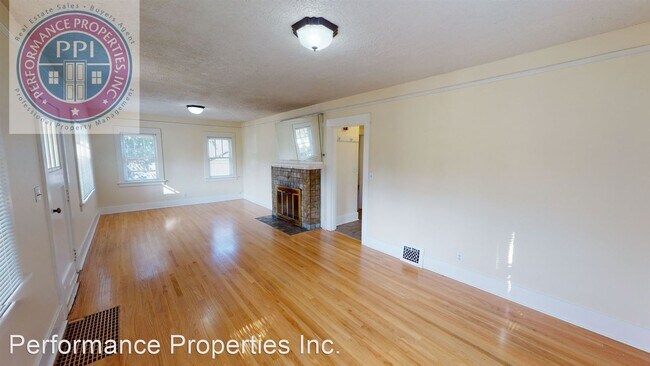 Building Photo - 3 br, 1.5 bath House - 21 Ladd Street